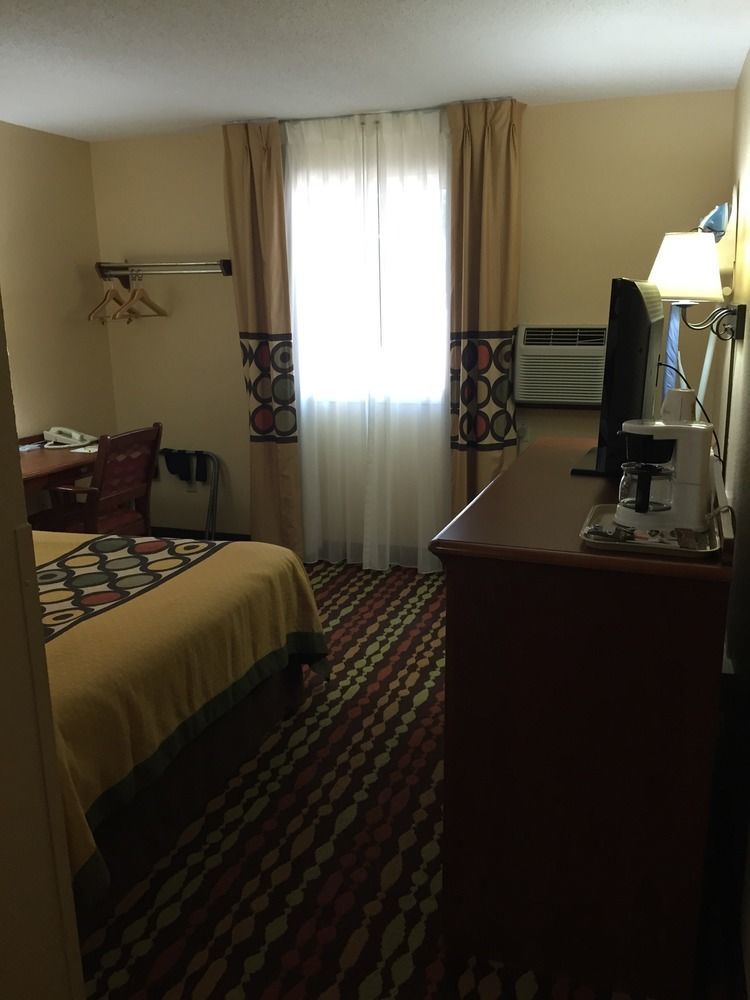 Super 8 By Wyndham Grand Forks Hotel Buitenkant foto