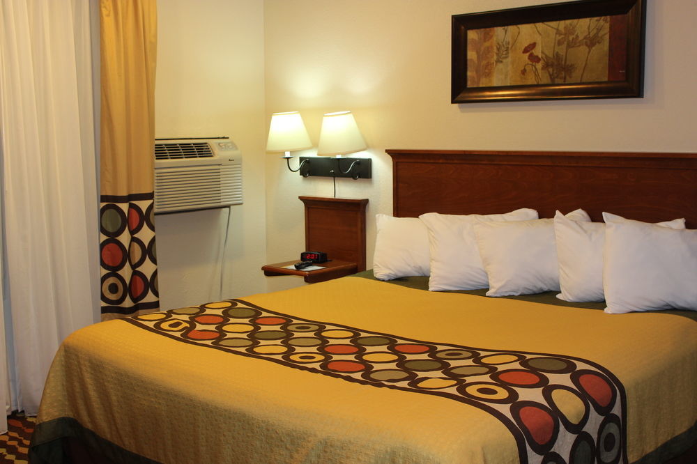 Super 8 By Wyndham Grand Forks Hotel Buitenkant foto