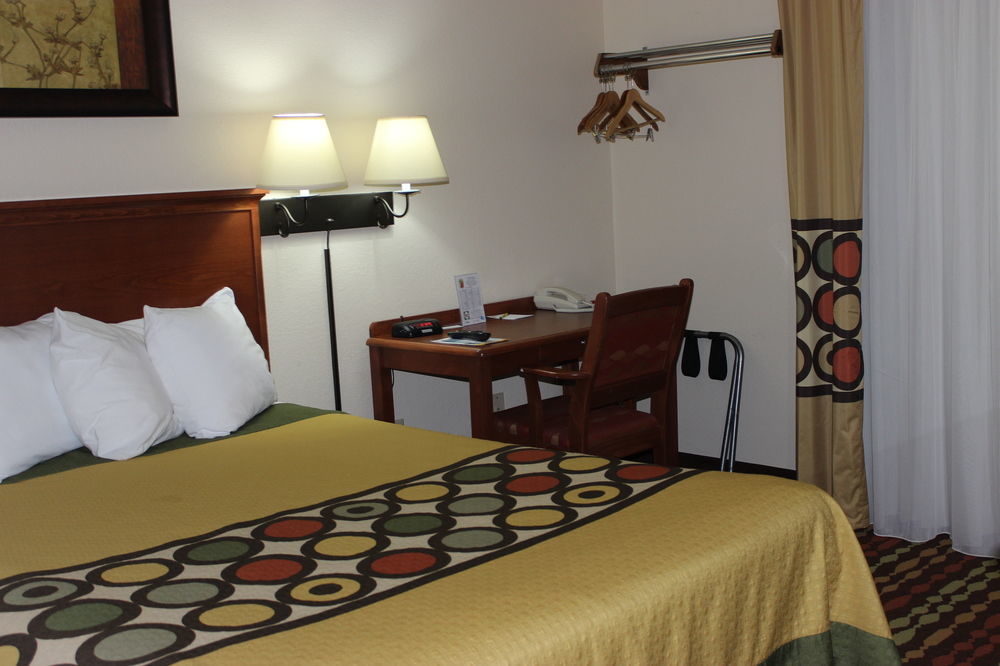 Super 8 By Wyndham Grand Forks Hotel Buitenkant foto