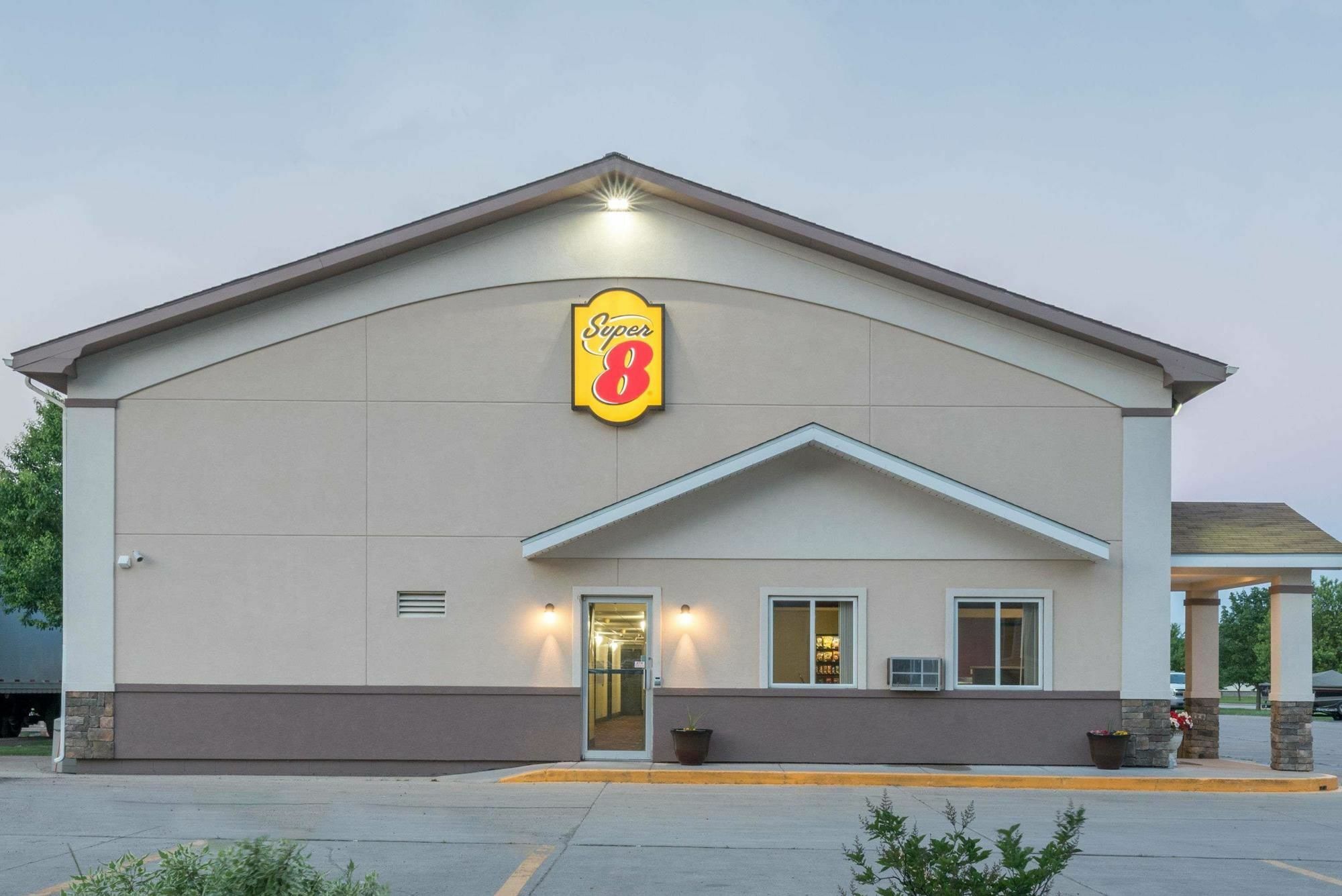 Super 8 By Wyndham Grand Forks Hotel Buitenkant foto
