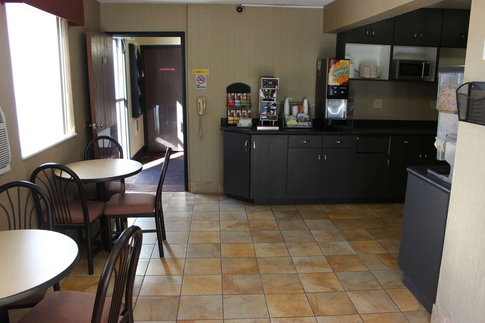 Super 8 By Wyndham Grand Forks Hotel Buitenkant foto